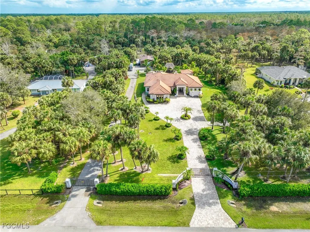 214 9th Street NW Naples FL 34120