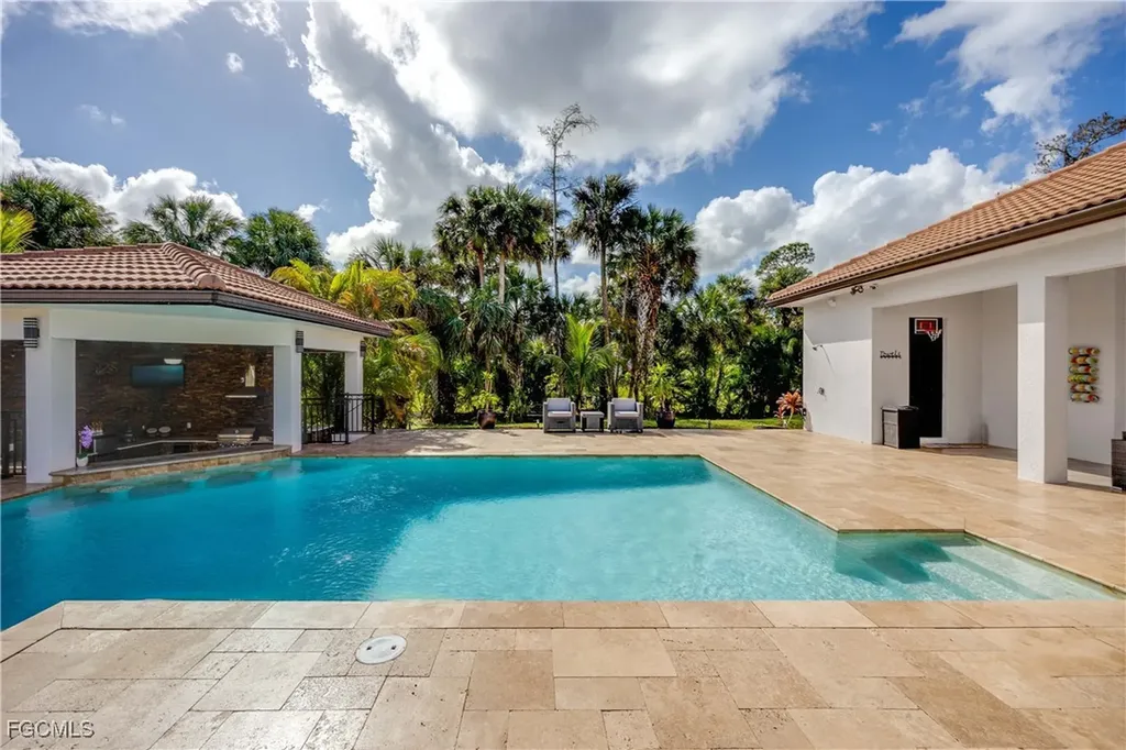 214 9th Street NW Naples FL 34120