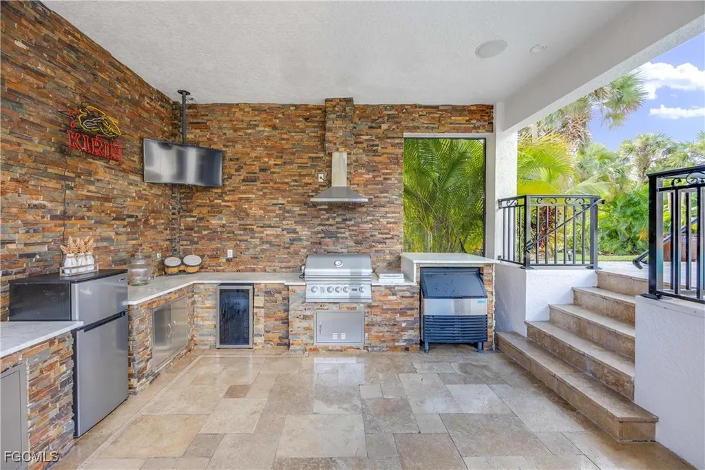 214 9th Street NW Naples FL 34120