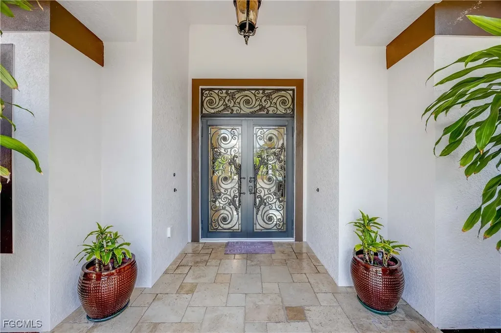 214 9th Street NW Naples FL 34120
