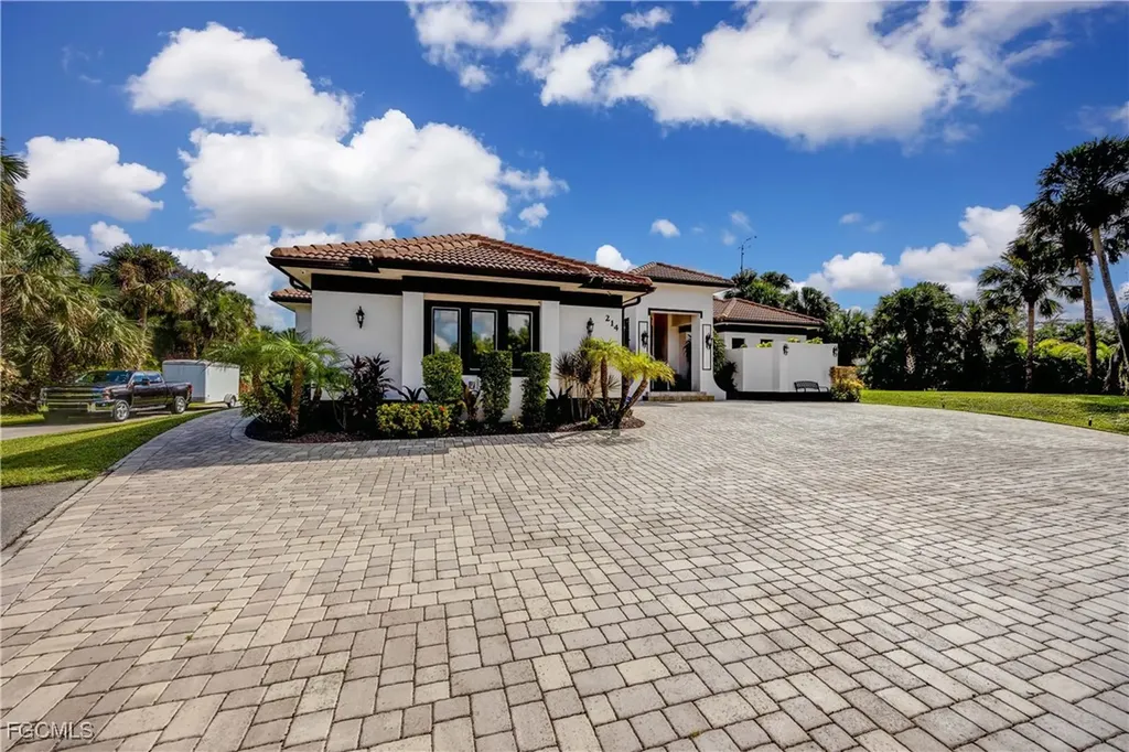 214 9th Street NW Naples FL 34120