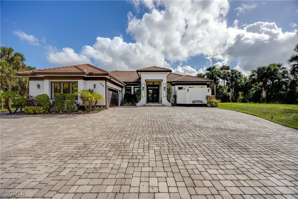 214 9th Street NW Naples FL 34120