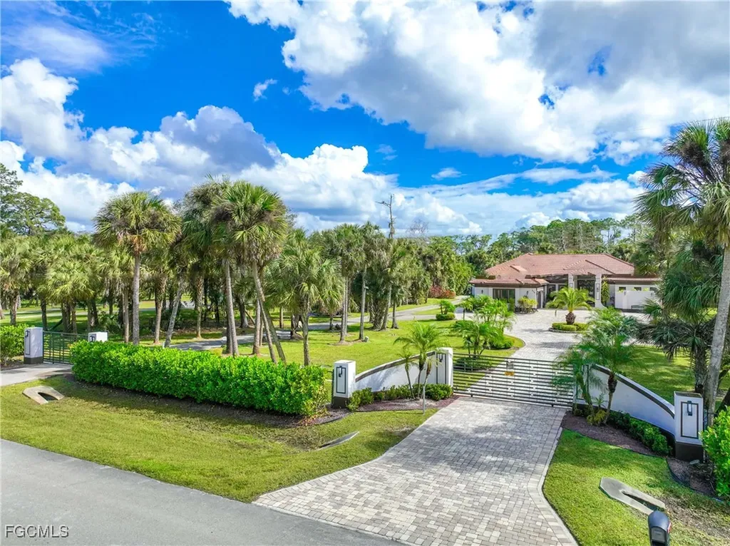 214 9th Street NW Naples FL 34120