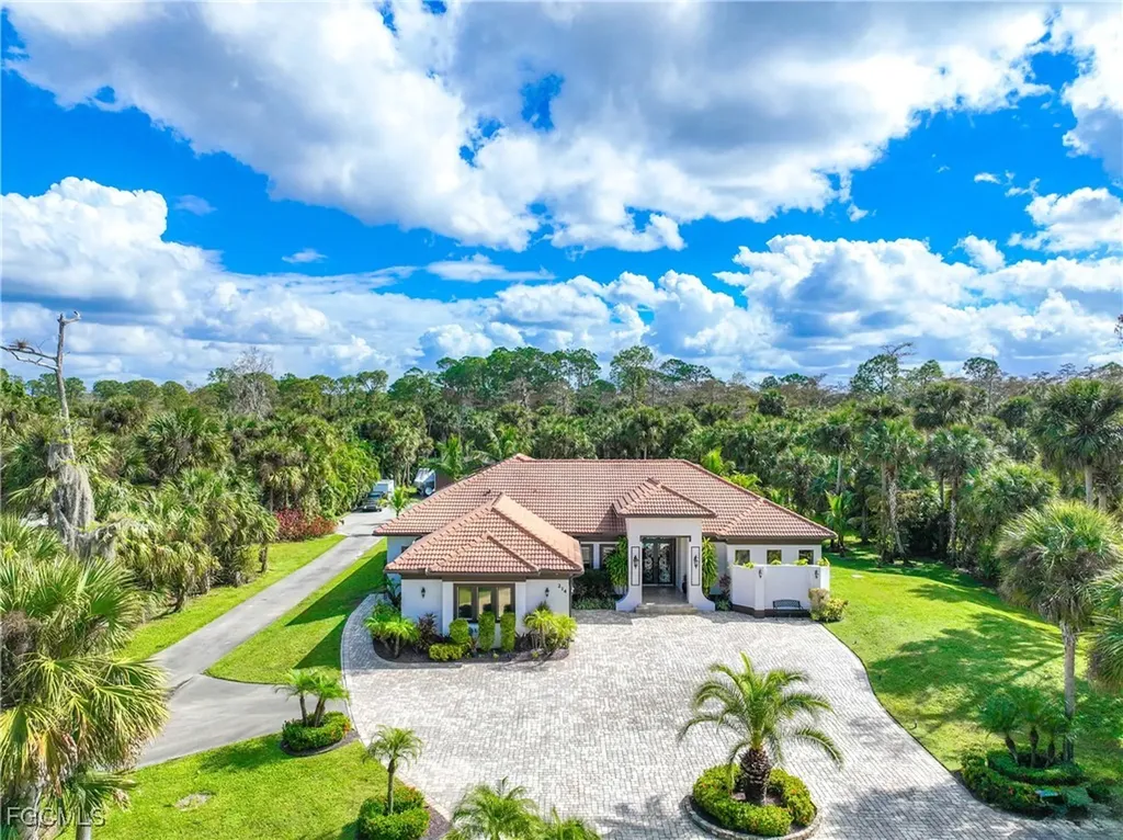 214 9th Street NW Naples FL 34120