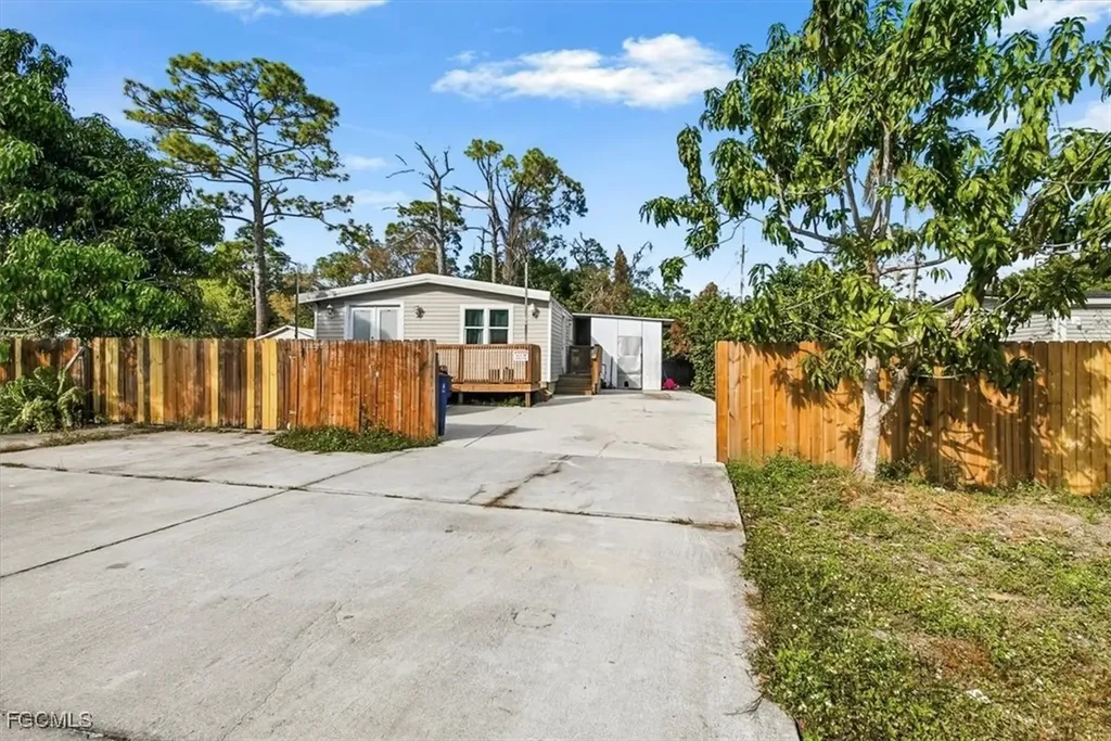 1978 Laurel Lane North Fort Myers FL 33917