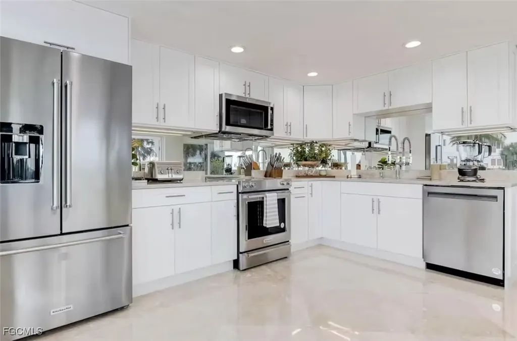 2740 N Beach Road Englewood FL 34223