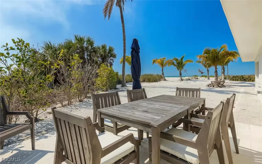 2740 N Beach Road Englewood FL 34223