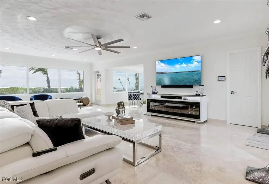 2740 N Beach Road Englewood FL 34223