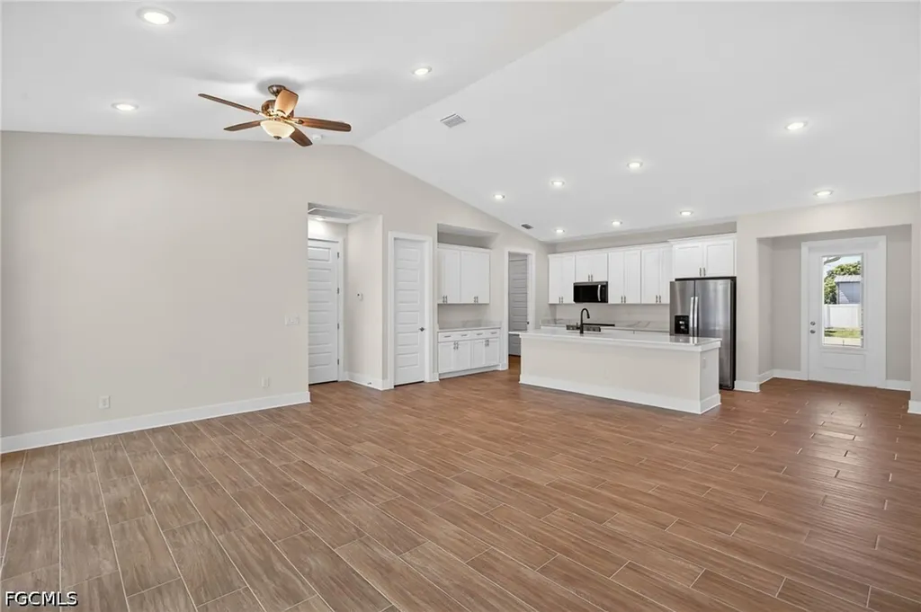 906 SW 12th Terrace Cape Coral FL 33991