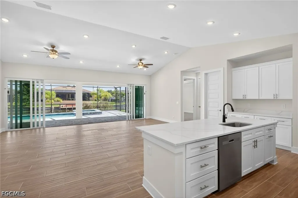 906 SW 12th Terrace Cape Coral FL 33991