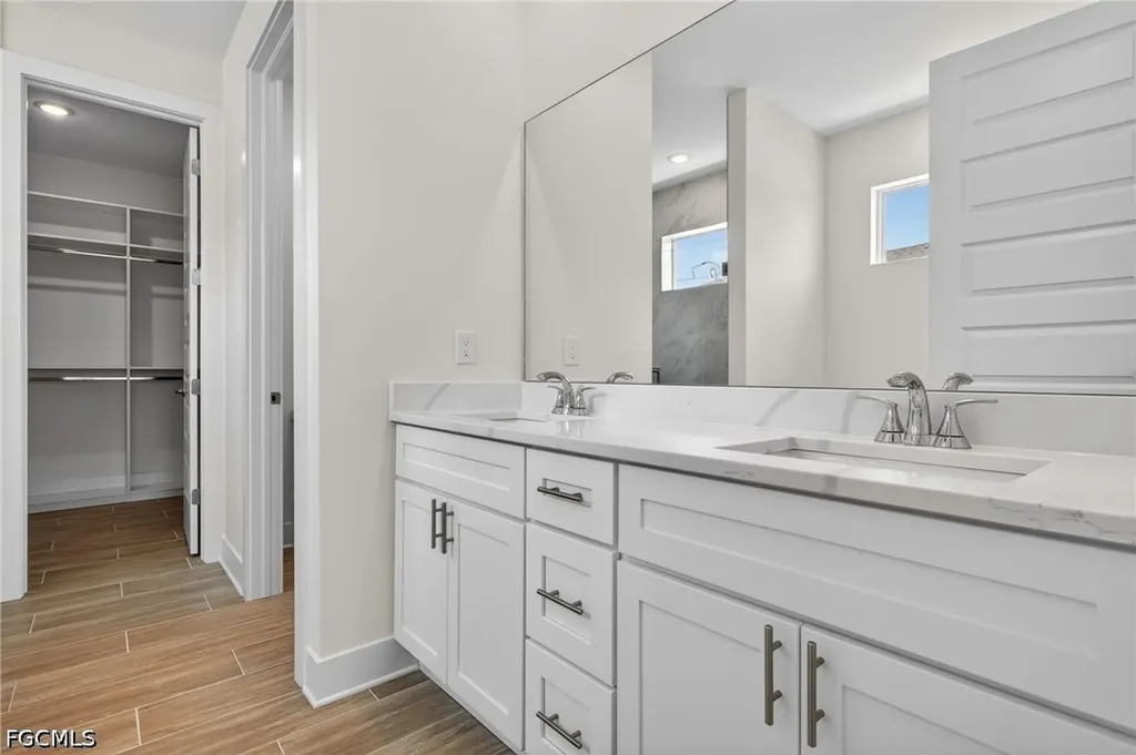 906 SW 12th Terrace Cape Coral FL 33991