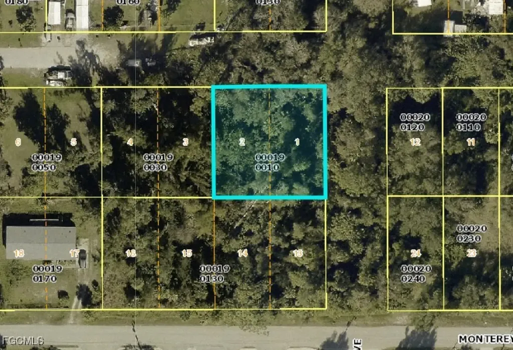 433 Santa Cruz Street North Fort Myers FL 33903