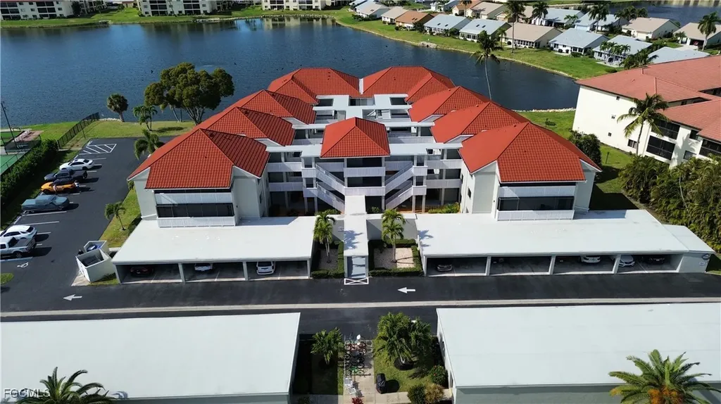 Fort Myers FL, 11610 Caravel Circle, Unit 104