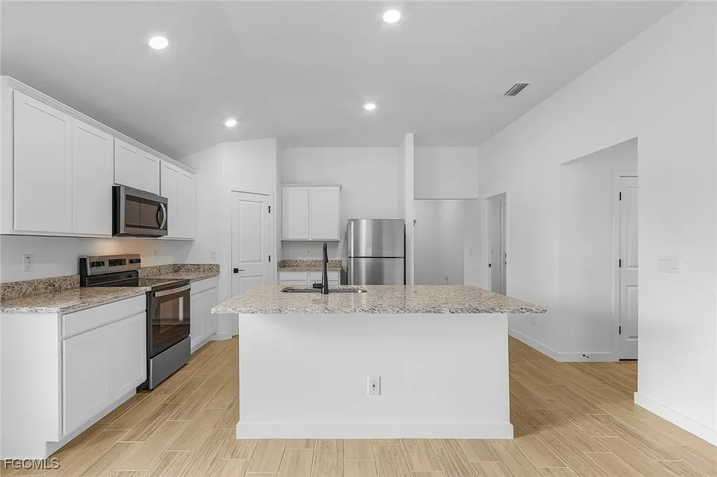 827 Rue Labeau Circle Fort Myers FL 33913