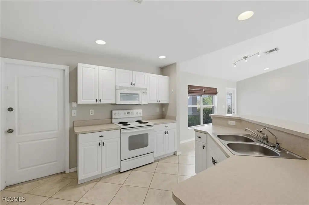 2822 NW 11th Terrace Cape Coral FL 33993
