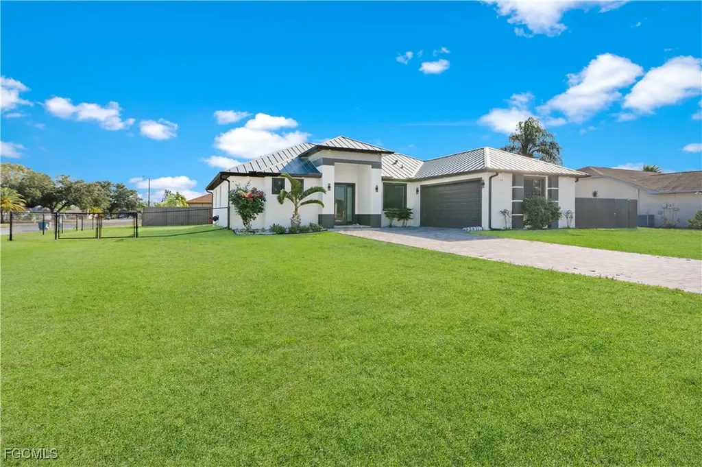 24 Crestwood Circle S Lehigh Acres FL 33936