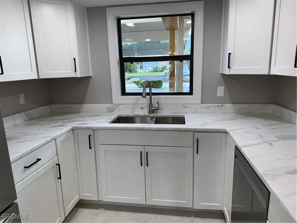 4543 SE 6th Place Cape Coral FL 33904