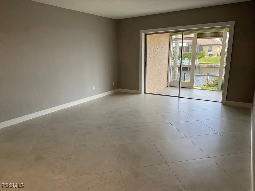 4543 SE 6th Place Cape Coral FL 33904