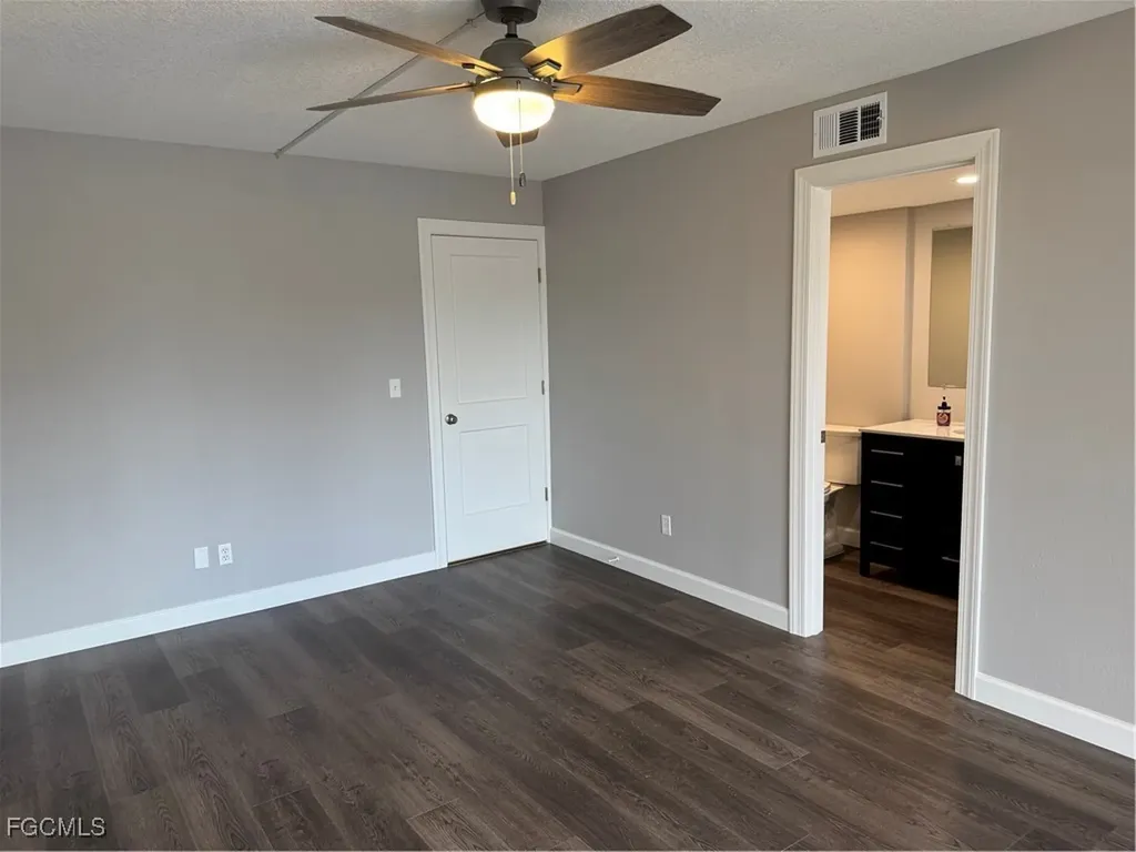 4543 SE 6th Place Cape Coral FL 33904