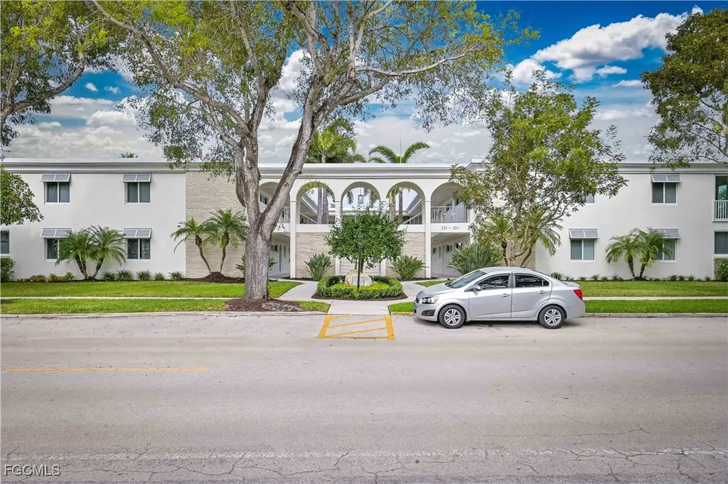 223 3rd Avenue S Naples FL 34102