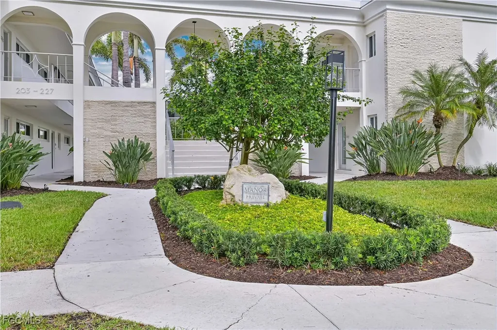 223 3rd Avenue S Naples FL 34102