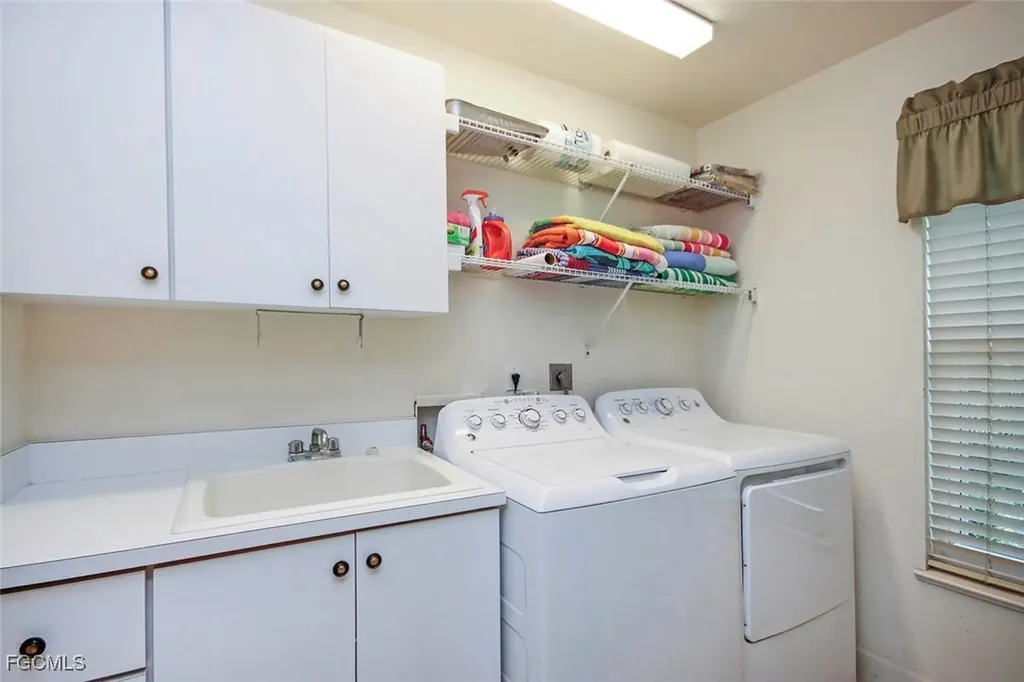 1319 Par View Drive Sanibel FL 33957