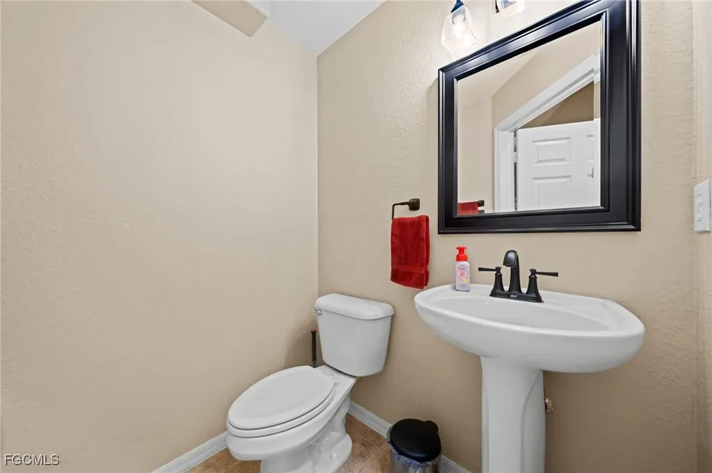 2084 Cape Heather Circle Cape Coral FL 33991