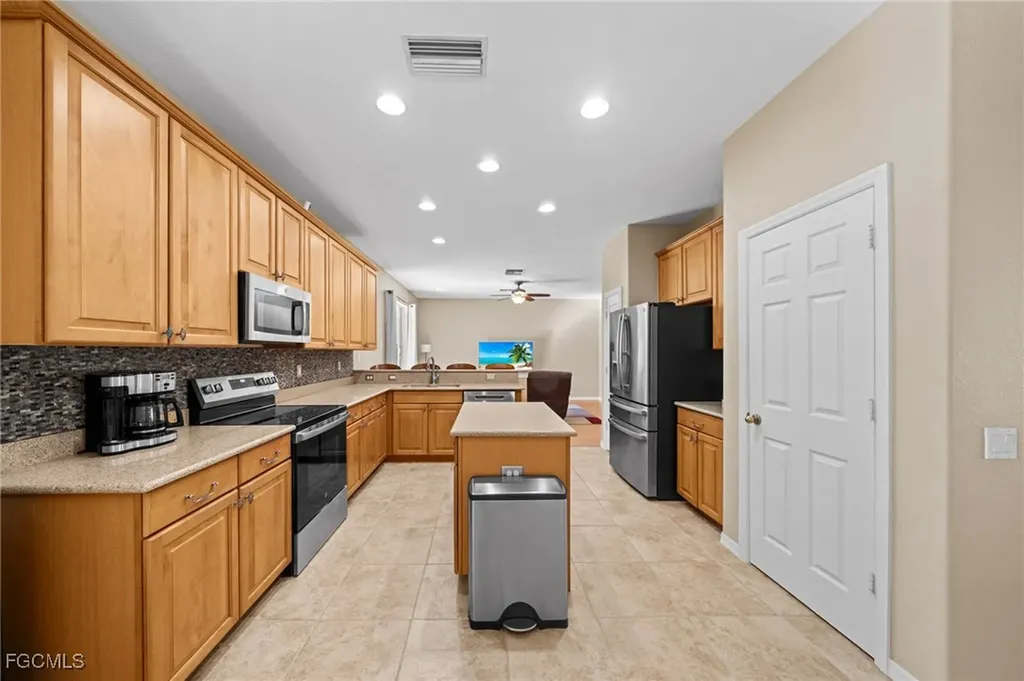 2084 Cape Heather Circle Cape Coral FL 33991