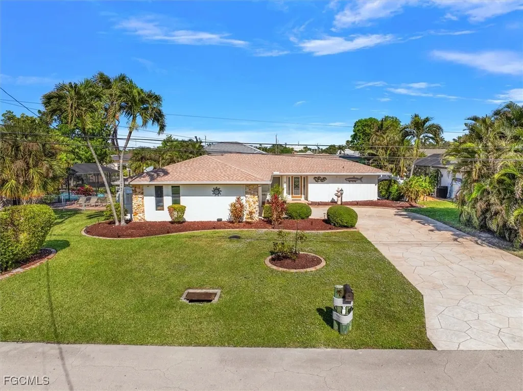 807 Montclaire Court Cape Coral FL 33904