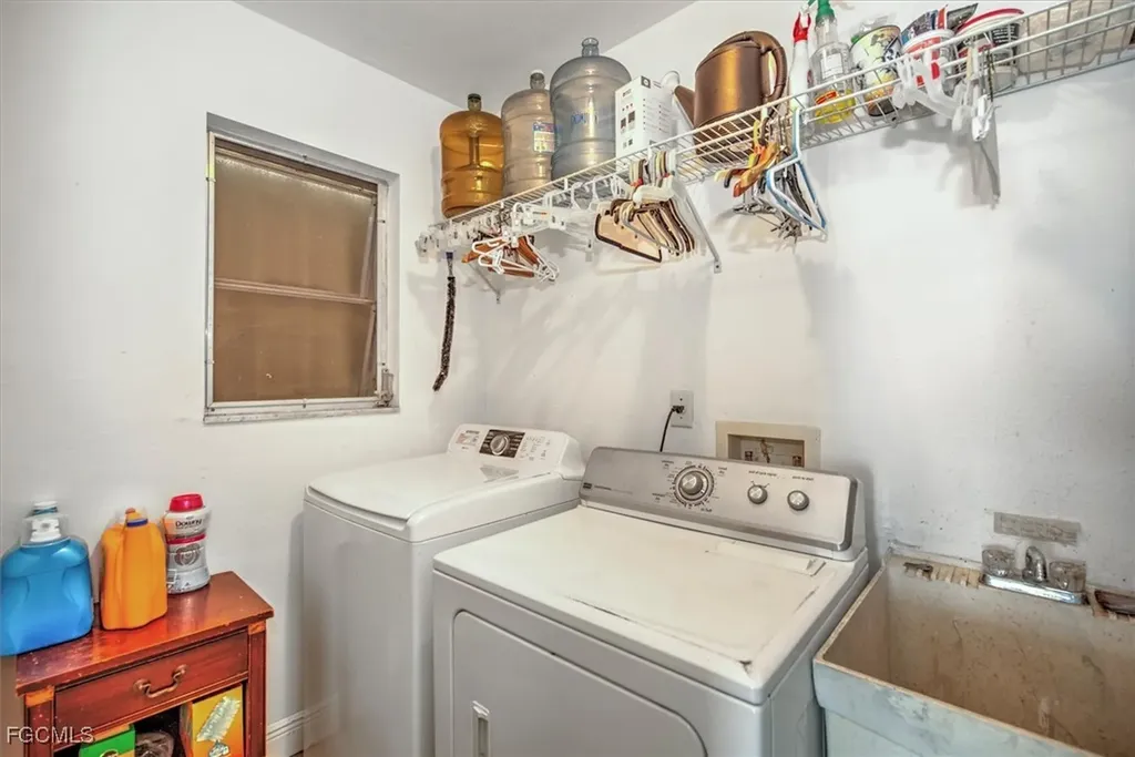 807 Montclaire Court Cape Coral FL 33904