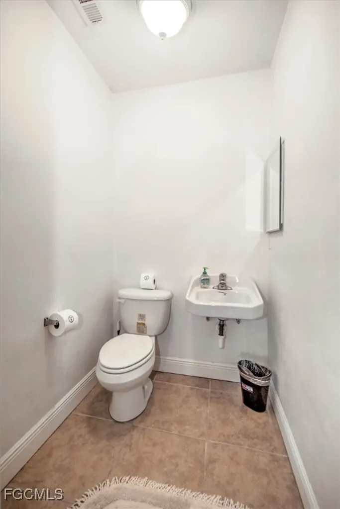 807 Montclaire Court Cape Coral FL 33904