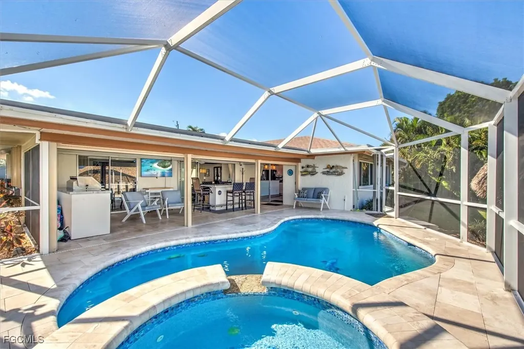807 Montclaire Court Cape Coral FL 33904