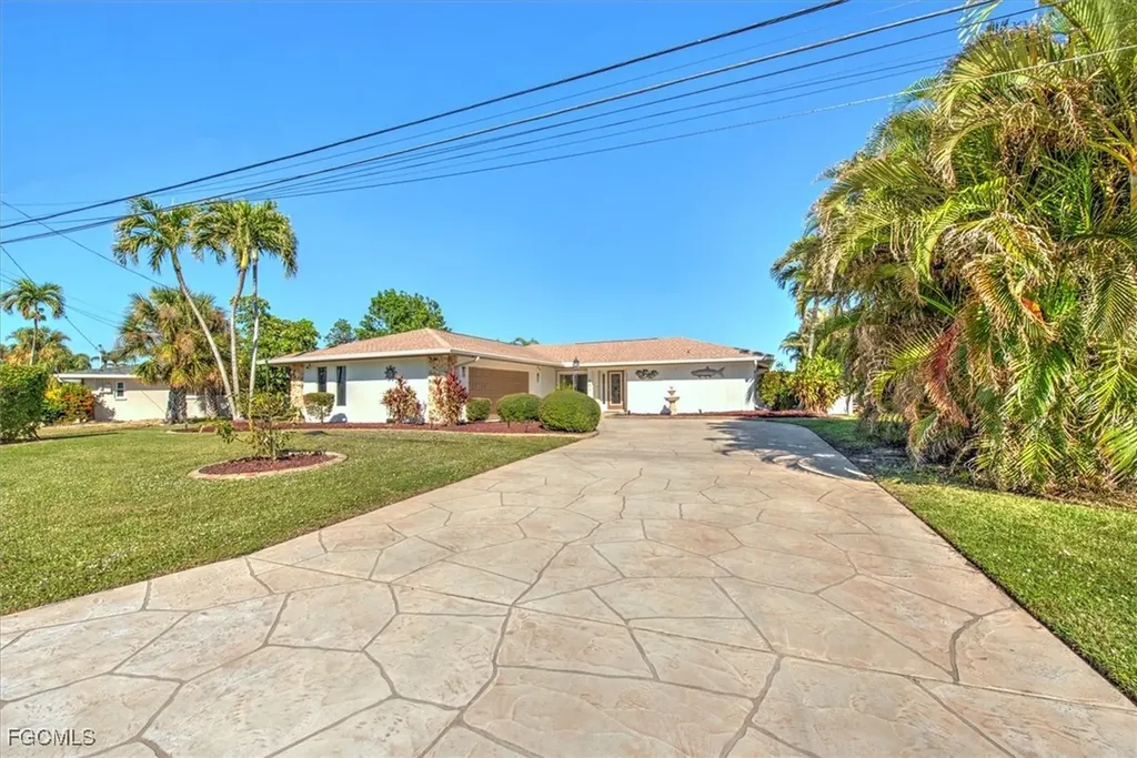 807 Montclaire Court Cape Coral FL 33904