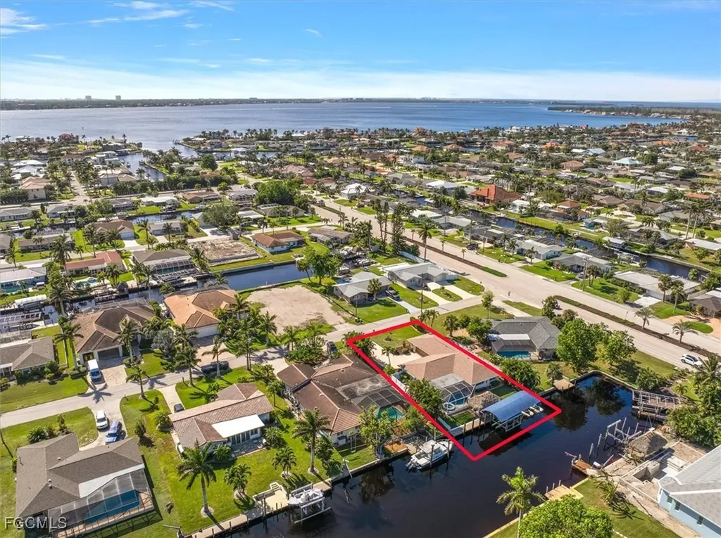 807 Montclaire Court Cape Coral FL 33904