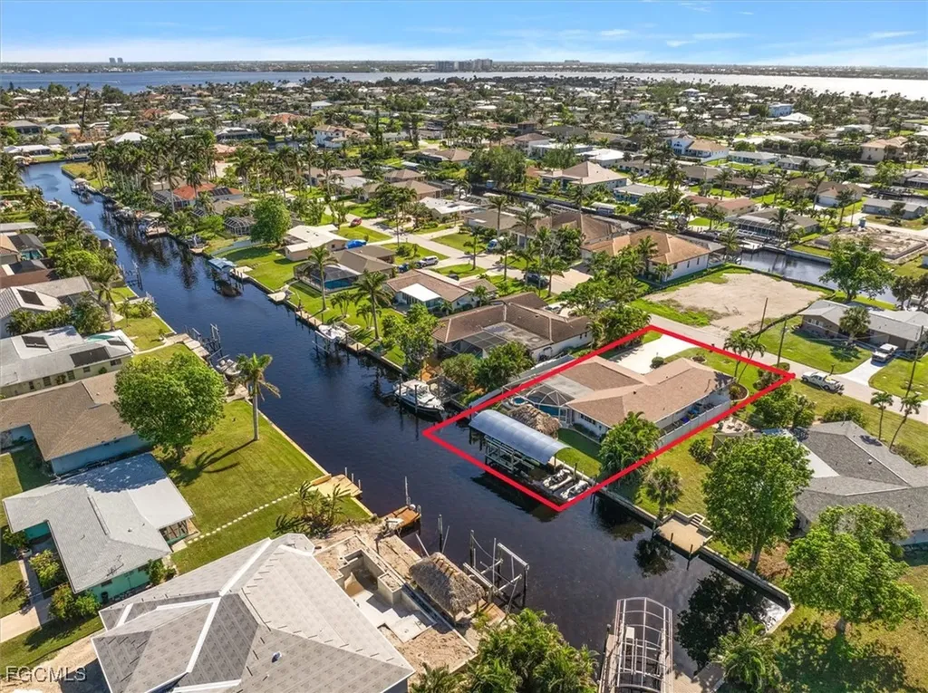 807 Montclaire Court Cape Coral FL 33904