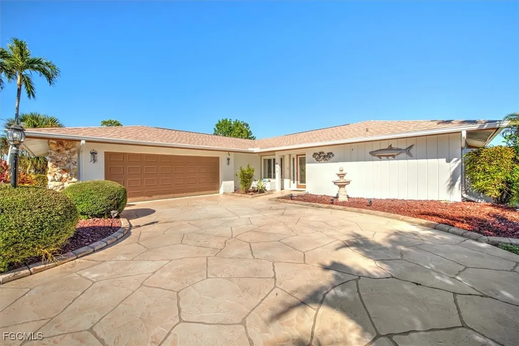 807 Montclaire Court Cape Coral FL 33904