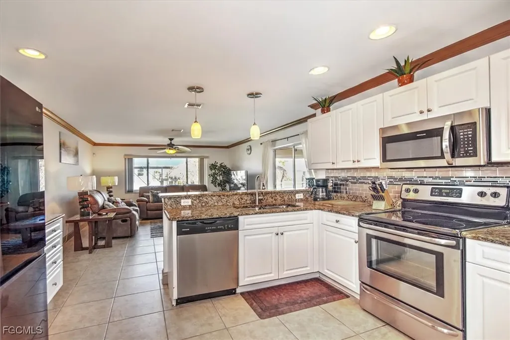 807 Montclaire Court Cape Coral FL 33904