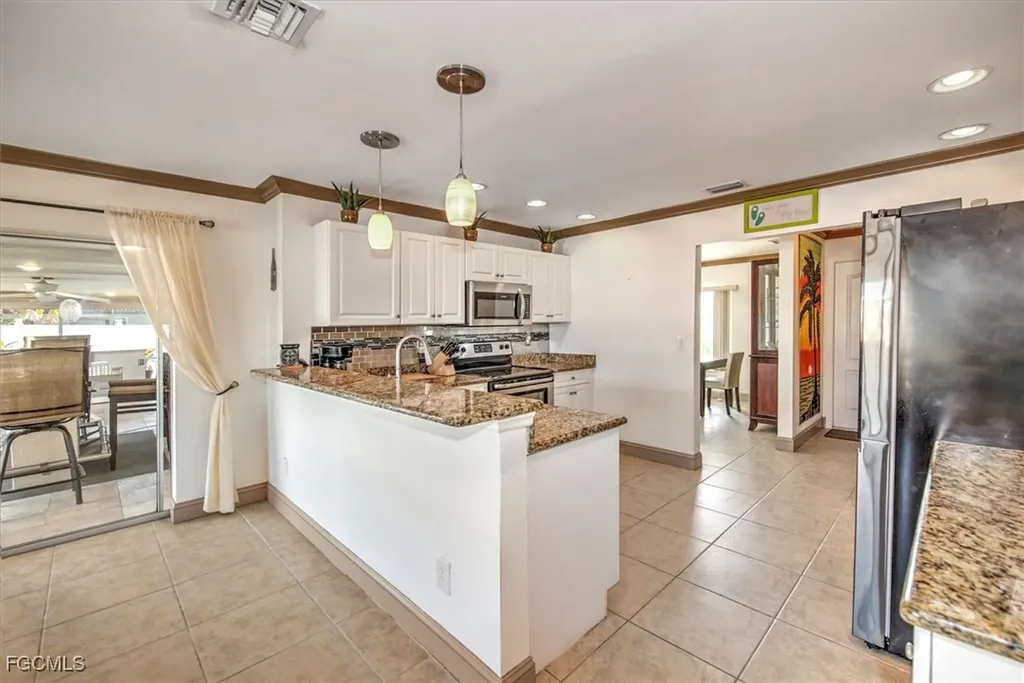 807 Montclaire Court Cape Coral FL 33904