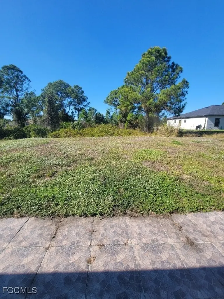 862 Holmes Avenue Lehigh Acres FL 33974