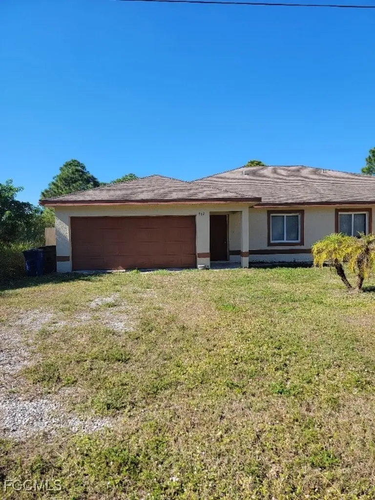 862 Holmes Avenue Lehigh Acres FL 33974