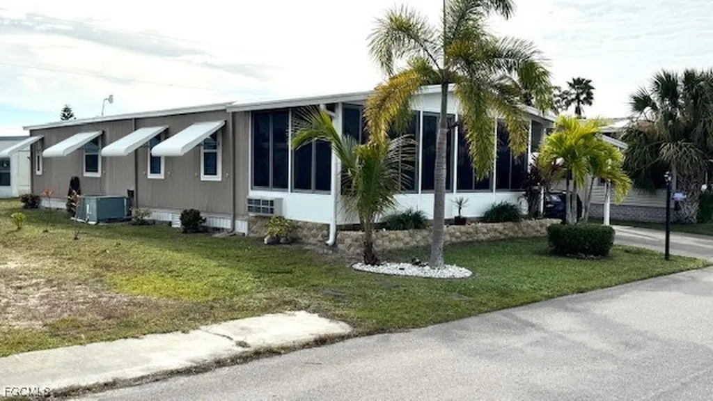 5520 Colonial Road North Fort Myers FL 33917
