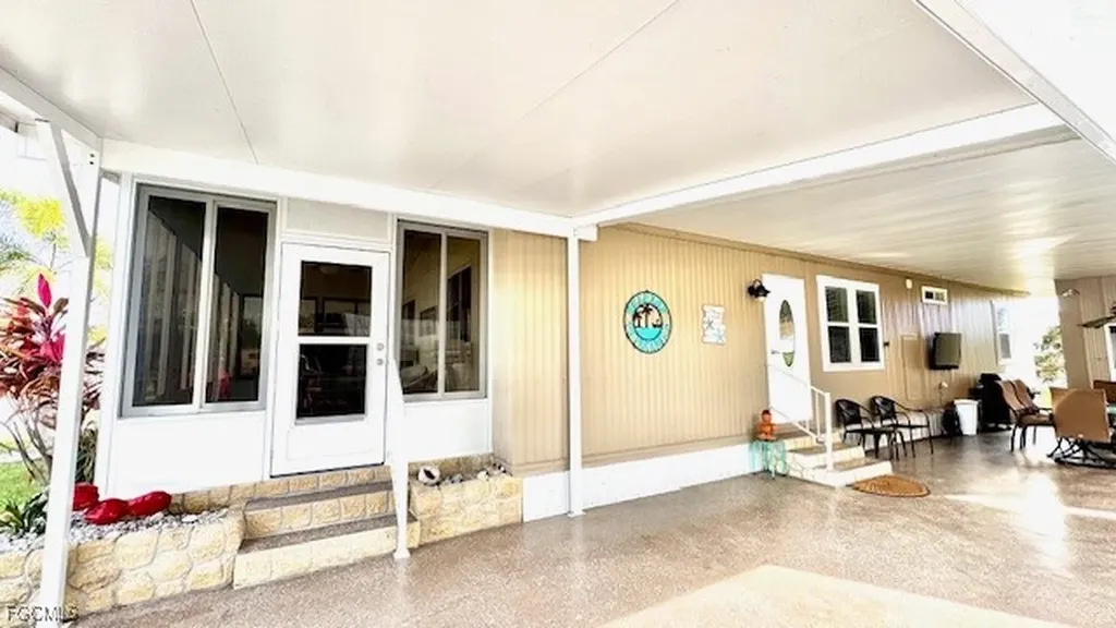 5520 Colonial Road North Fort Myers FL 33917