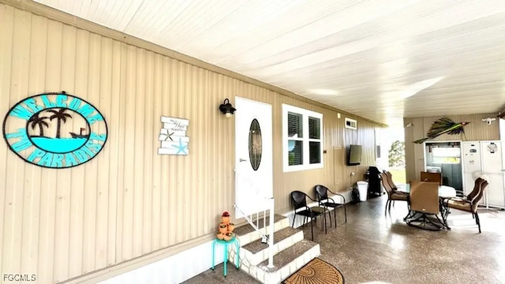 5520 Colonial Road North Fort Myers FL 33917