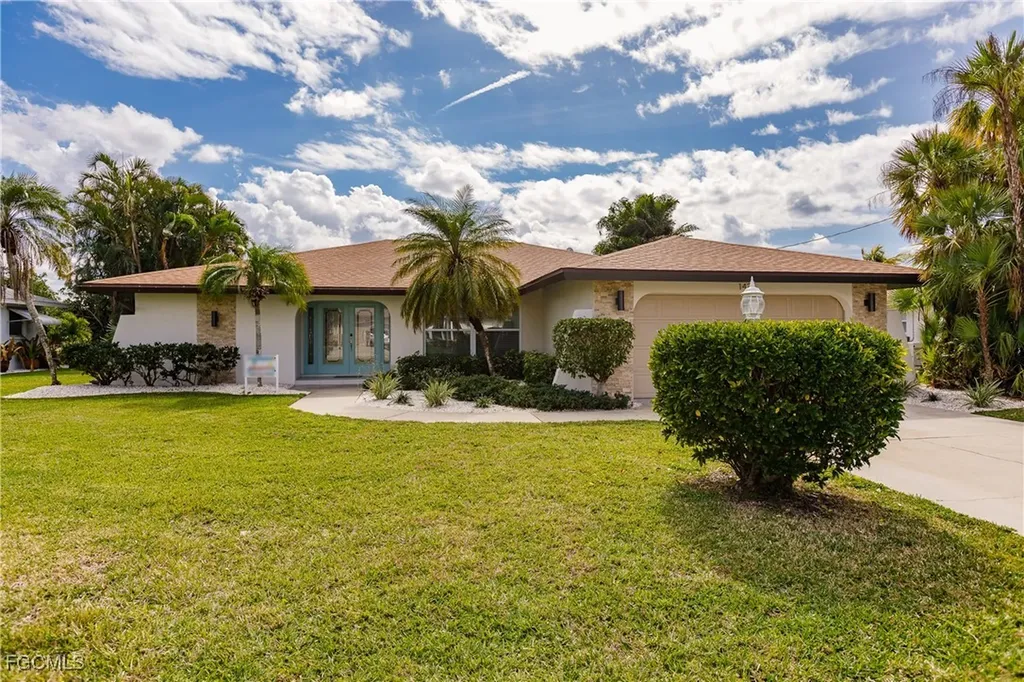1424 Windsor Court Cape Coral FL 33904