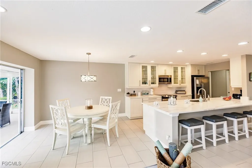 1424 Windsor Court Cape Coral FL 33904