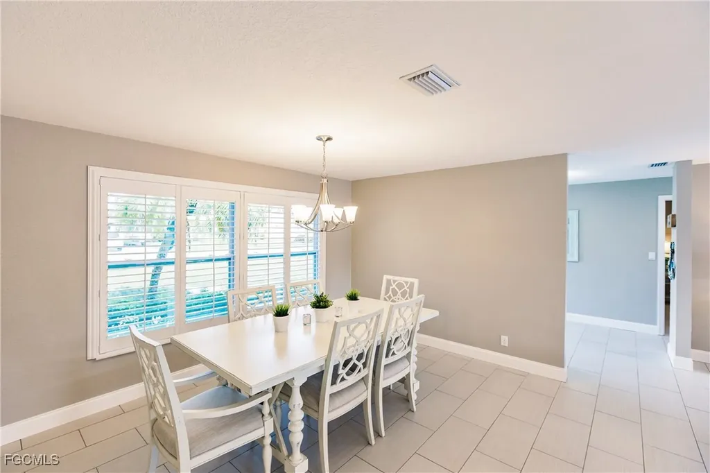 1424 Windsor Court Cape Coral FL 33904