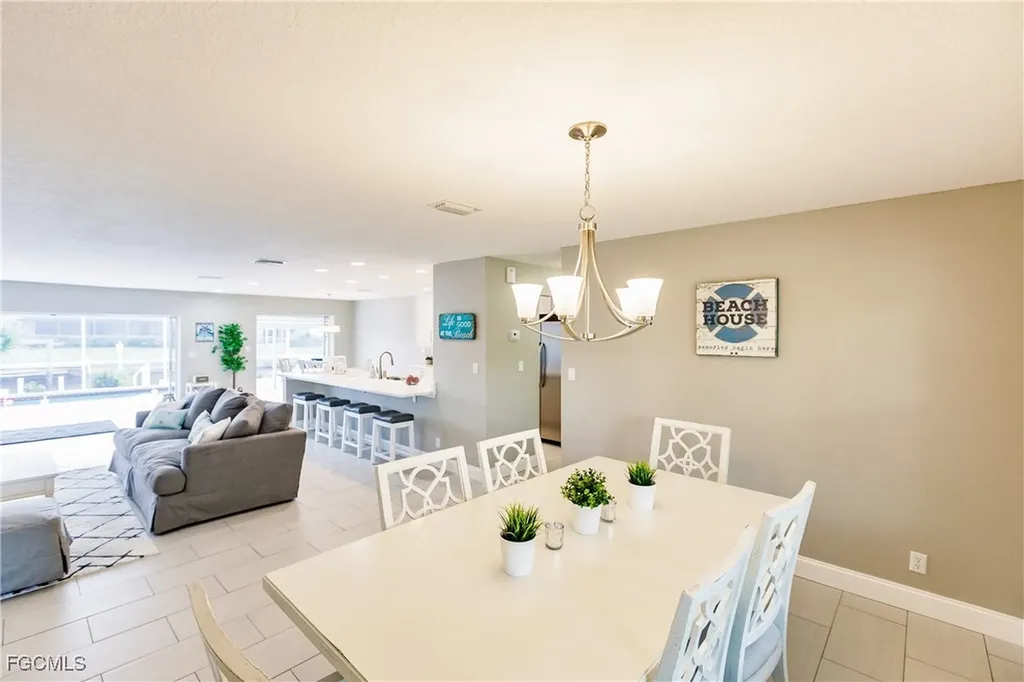 1424 Windsor Court Cape Coral FL 33904