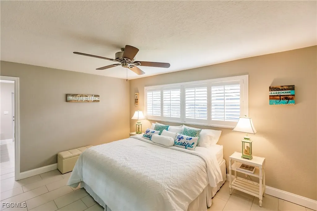 1424 Windsor Court Cape Coral FL 33904