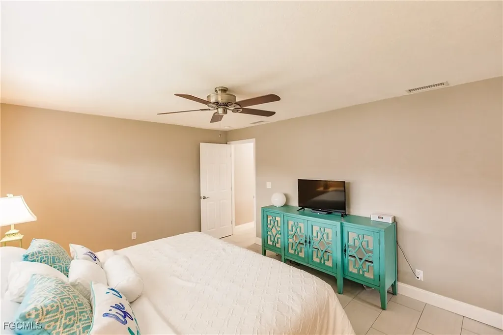 1424 Windsor Court Cape Coral FL 33904