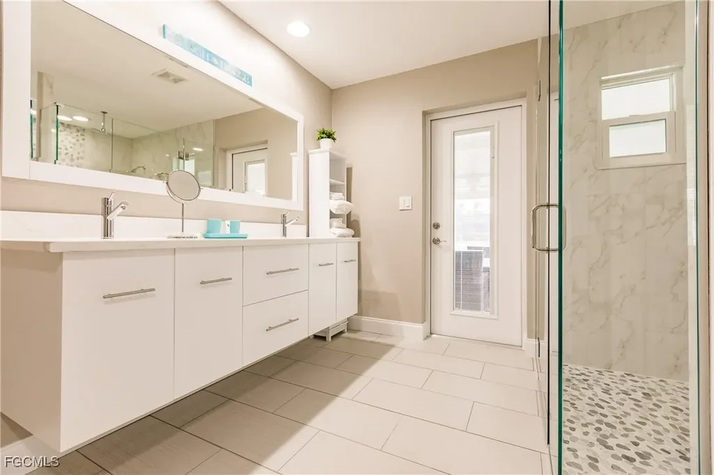 1424 Windsor Court Cape Coral FL 33904